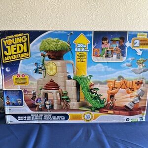 Star Wars Action Figures Green and Brown Playset